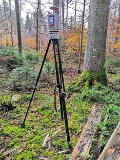 Foto: Luke Dennis Bohnhorst – Aufnahme der Bestandsstruktur mit einem terrestrischen Laserscanner